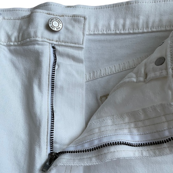 NWT Gap highwaisted white cut off shorts! size: 29 - Picture 3 of 4
